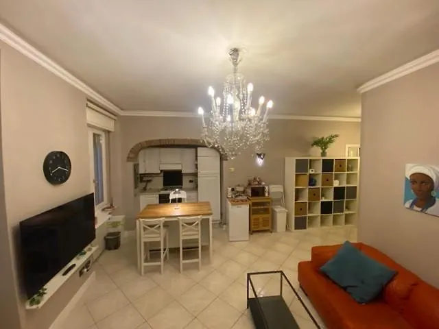 Iris- Brescia Old Town Apartment