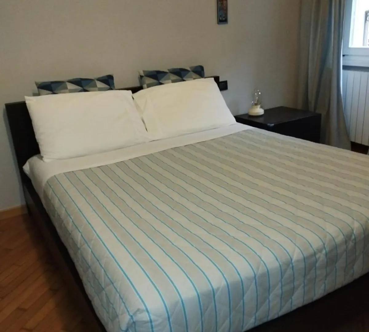 Iris- Brescia Old Town Apartment 0*,