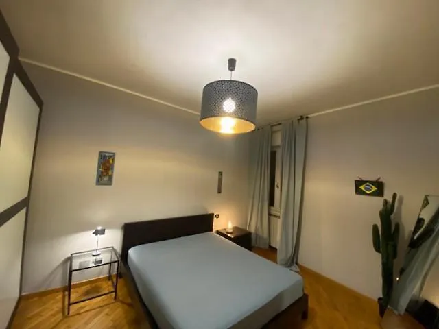 Iris- Brescia Old Town Apartment Italy